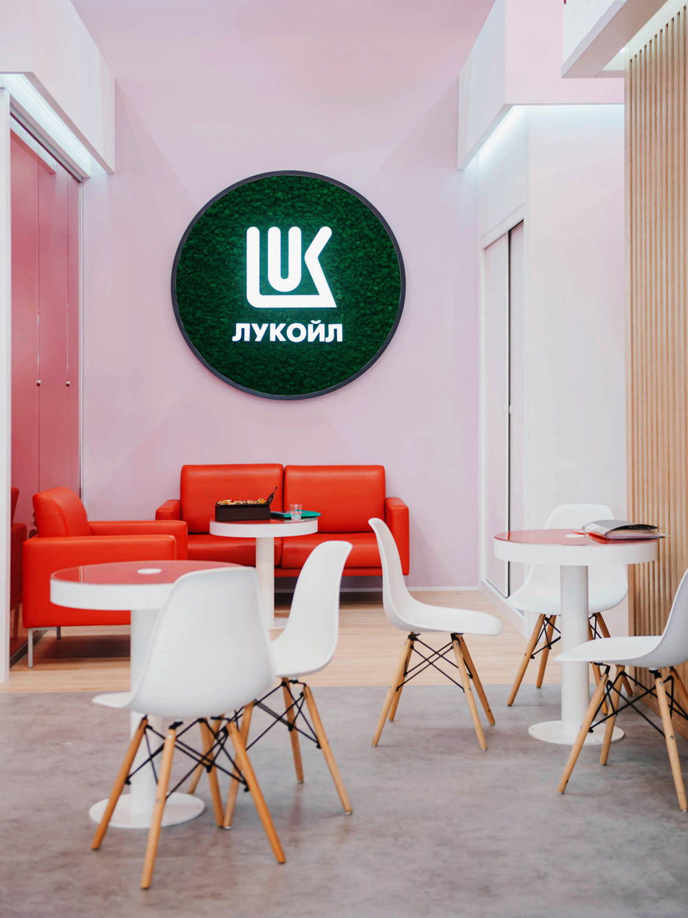 lukoil booth life 02